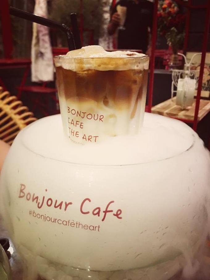 cà phê,bonjour cafe the art,phong cách lạ