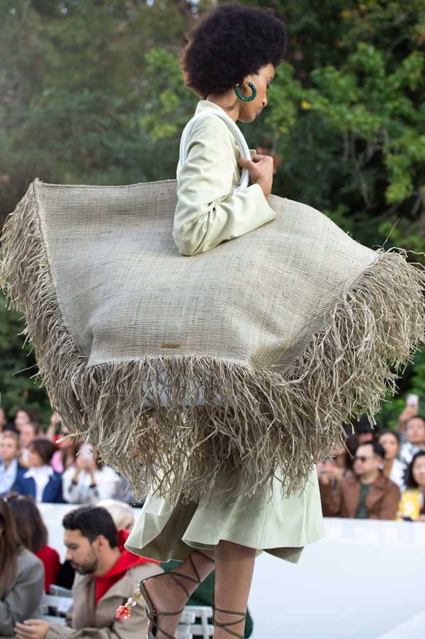Túi cói khổng lồ,Paris Fashion Week,thời trang xuân hè