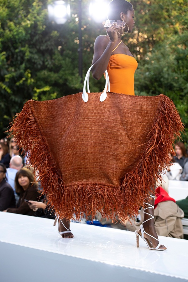 Túi cói khổng lồ,Paris Fashion Week,thời trang xuân hè