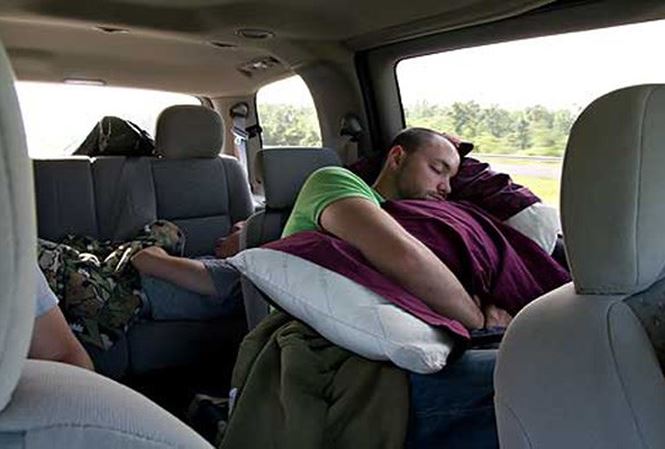 ngủ trong xe ô tô,du lịch,khám phá,ngủ trong xe ô tô có thể tử vong