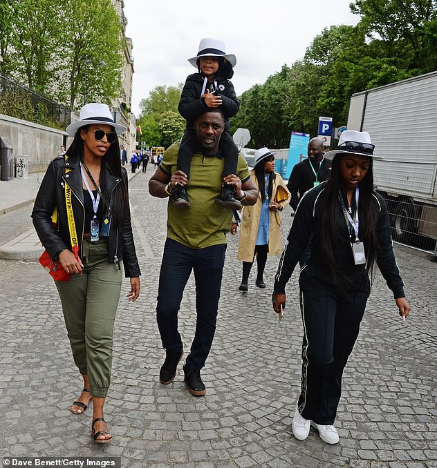  Idris Elba bên bạn gái và hai con riêng 