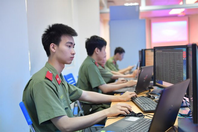 Bo Cong an: Luat An ninh mang khong cam truy cap Facebook, Google