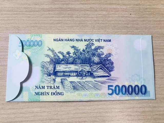 Bao lì xì bằng tiền 500 ngàn đồng gây sốt thị trường Tết - Ảnh 1.