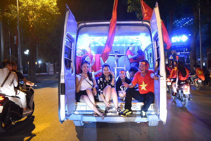 Bộ sưu tập xe đi 'bão' của CĐV Việt