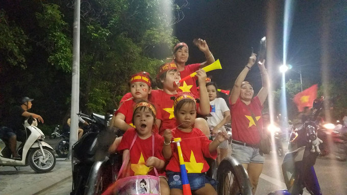 Bộ sưu tập xe đi 'bão' của CĐV Việt
