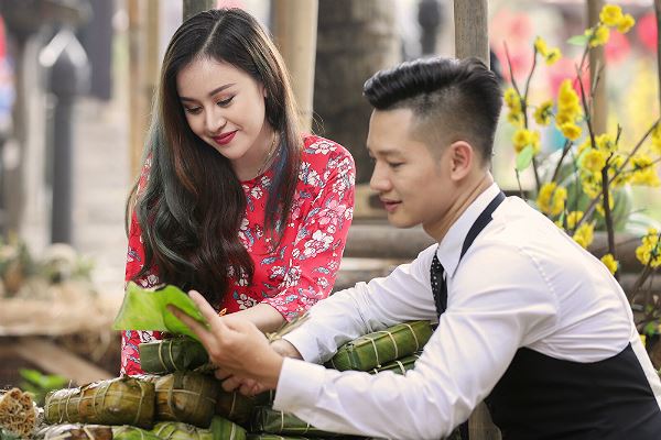 "Bà Tưng" Huyền Anh góp mặt trong MV "Ly rượu mừng" của ca sĩ Đức Tuấn.