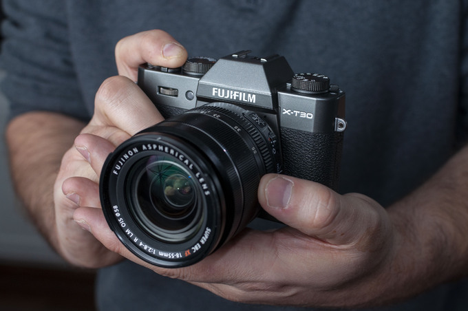 Fujifilm X-T30 - máy ảnh dáng cổ điển quay video 4K