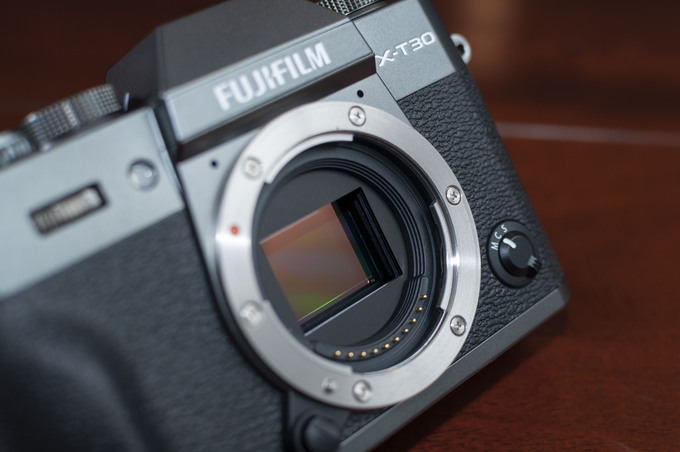 Fujifilm X-T30 - máy ảnh dáng cổ điển quay video 4K