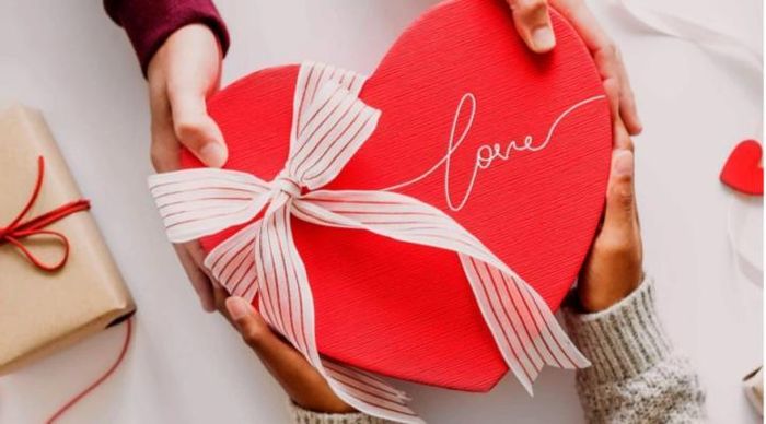 Ngày Lễ tình nhân Valentine 14/2 ai tặng quà cho ai?